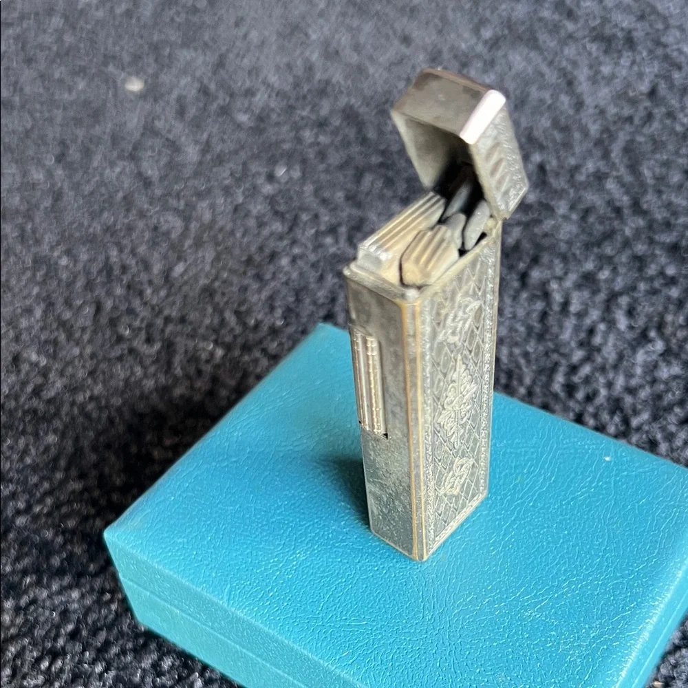 Vintage Intricate Silver Lighter - Picture 2 of 5